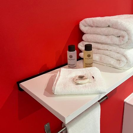 Aux Charmes Bed & Breakfast Isques Bagian luar foto