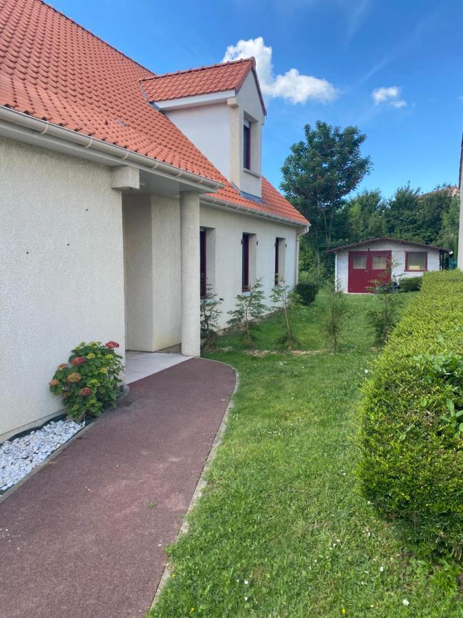 Aux Charmes Bed & Breakfast Isques Bagian luar foto