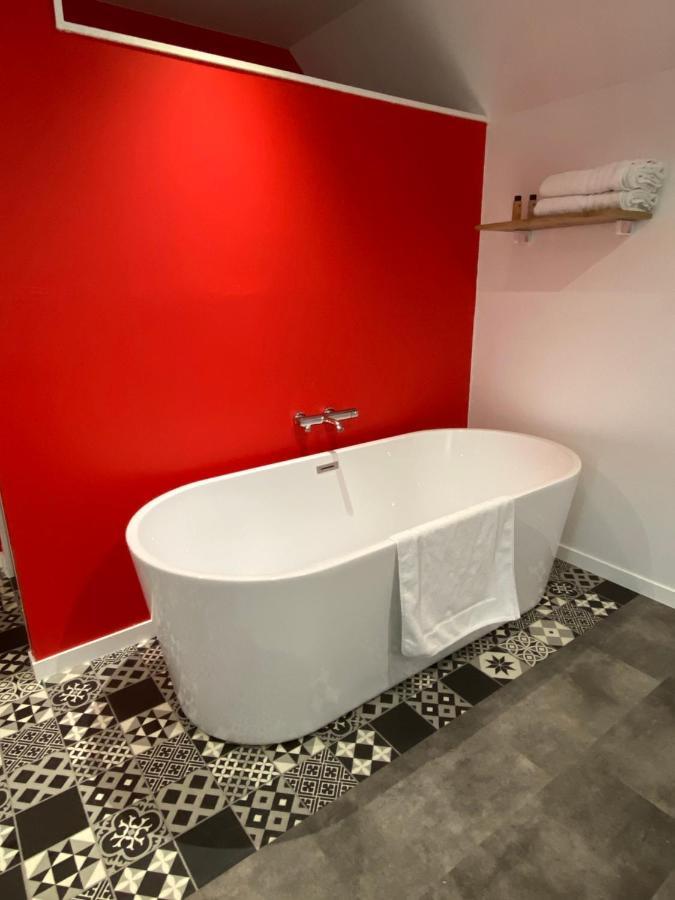 Aux Charmes Bed & Breakfast Isques Bagian luar foto