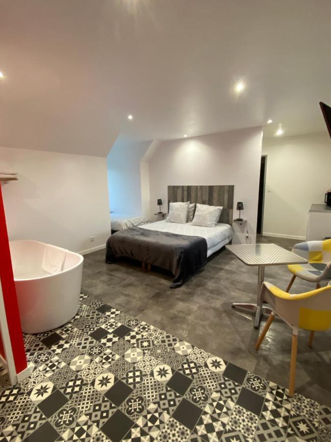 Aux Charmes Bed & Breakfast Isques Bagian luar foto