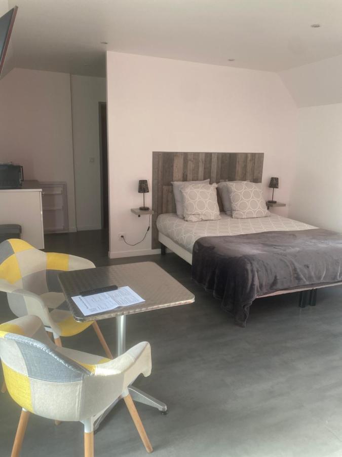 Aux Charmes Bed & Breakfast Isques Bagian luar foto