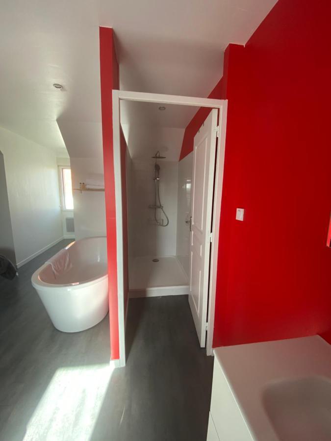 Aux Charmes Bed & Breakfast Isques Bagian luar foto