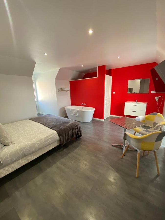 Aux Charmes Bed & Breakfast Isques Bagian luar foto