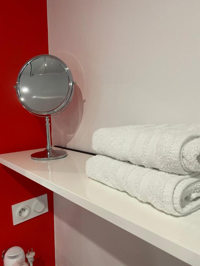 Aux Charmes Bed & Breakfast Isques Bagian luar foto