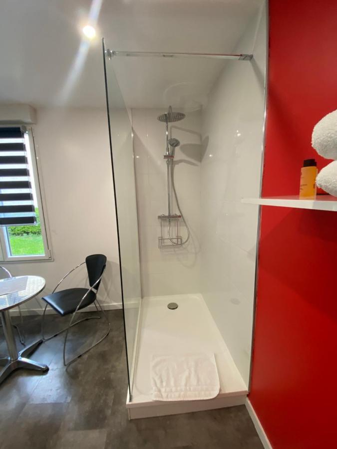 Aux Charmes Bed & Breakfast Isques Bagian luar foto