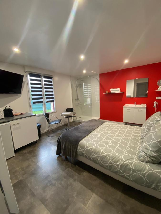 Aux Charmes Bed & Breakfast Isques Bagian luar foto