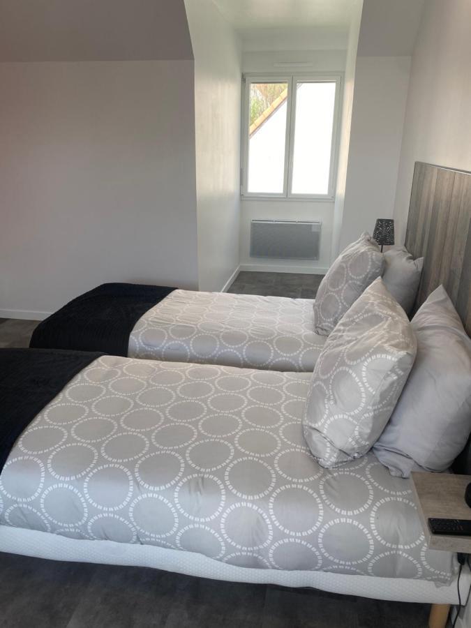 Aux Charmes Bed & Breakfast Isques Bagian luar foto