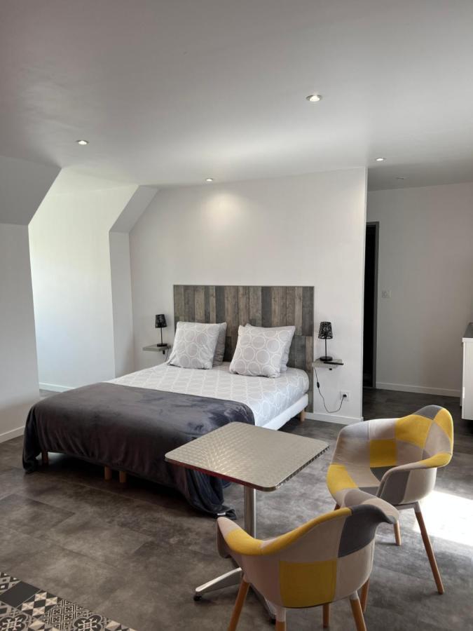 Aux Charmes Bed & Breakfast Isques Bagian luar foto