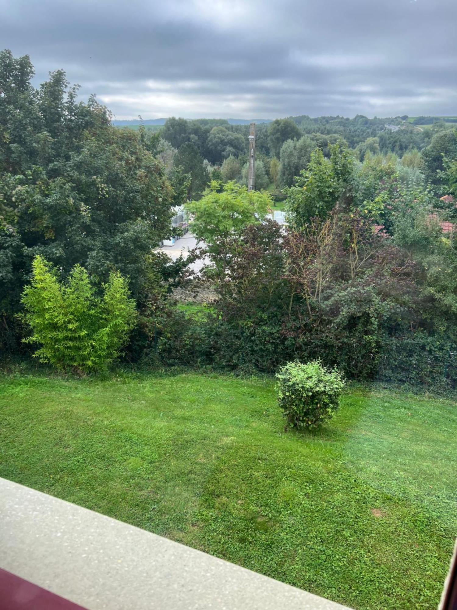 Aux Charmes Bed & Breakfast Isques Bagian luar foto